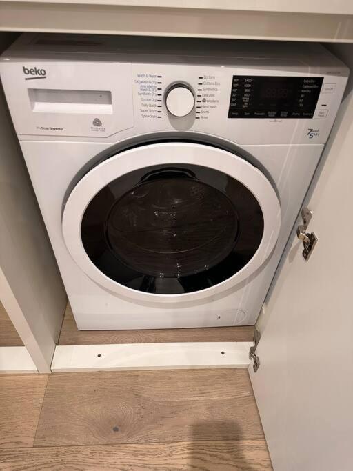Spacious Modern 1 Bed Apartment. 런던 외부 사진