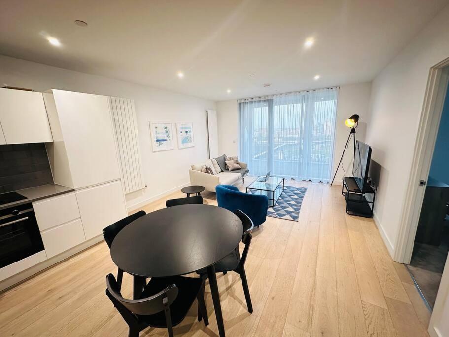 Spacious Modern 1 Bed Apartment. 런던 외부 사진