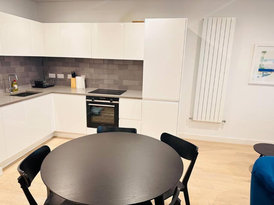 Spacious Modern 1 Bed Apartment. 런던 외부 사진